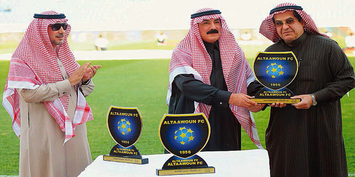  الدهش يكرم الحميد