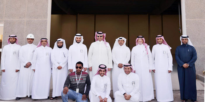  الوزير القطري والوفد المرافق خلال زيارته مدينة سدير