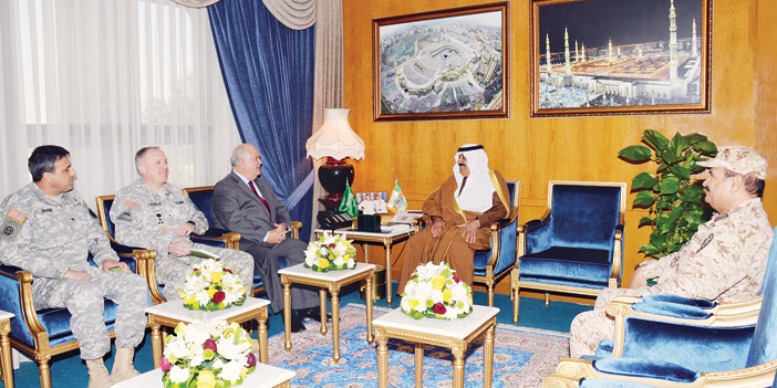  الأمير متعب بن عبد الله لدى استقباله السفير الأمريكي