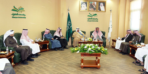  أمير المنطقة في لقائه بمدير فرع المياه