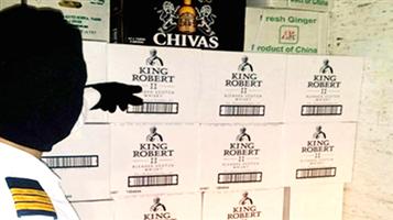إحباط تهريب 20 ألف زجاجة خمر في إرسالية «زنجبيل» 
