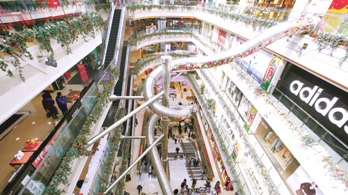 «مزلقان» سريع بمركز للتسوق في شنغهاي الصينية 