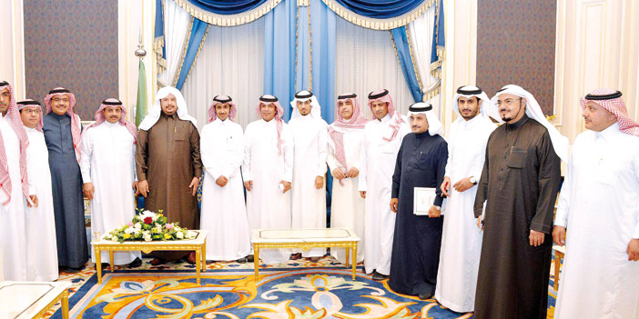  صورة جماعية لرئيس الشورى مع الوفد الإعلامي