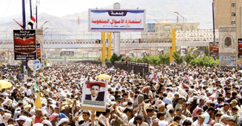  شباب ثور 11 فبراير في أكبر تظاهرة تطالب باستعادة الأموال المنهوبة