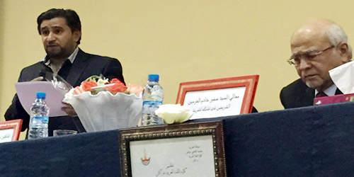 سفير السعودية لدى المغرب د.عبدالعزيز خوجة-متحدثا-وإلى يمينه المشوح