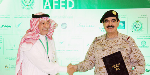  قائد القوات البحرية بعد توقيع الاتفاقية