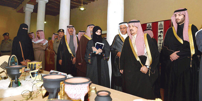  لقطات من جولة الأمير فيصل بن بندر داخل المعرض