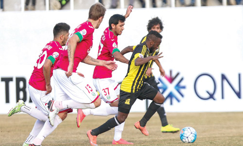  اشتباك لاعبي الاتحاد ولوكوموتيف أسفر عن طرد المولد