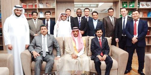  صورة جماعية للسفير والحضور