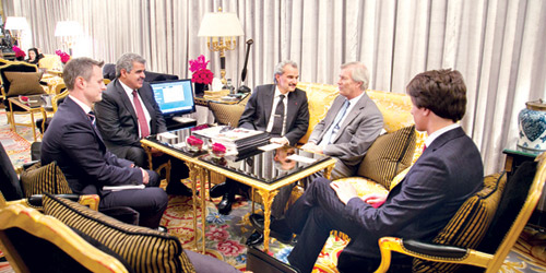  الأمير الوليد بن طلال خلال استقباله فانسان بولوري