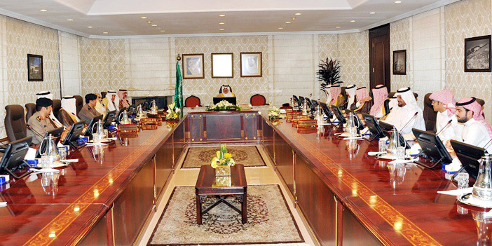  الأمير سعود مترئسا اجتماع مجلس جائزة السائق المثالي