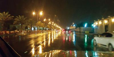 توقعات باستمرار الأمطار الرعدية على العاصمة الرياض 