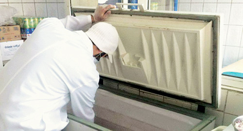  لحوم داخل إحدى الثلاجات