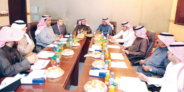  مدير المياه يعقد اجتماعاً مع الأعضاء