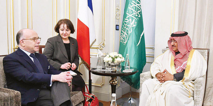 خلال لقاء في باريس استعرض تعزيز التعاون في مختلف المجالات 