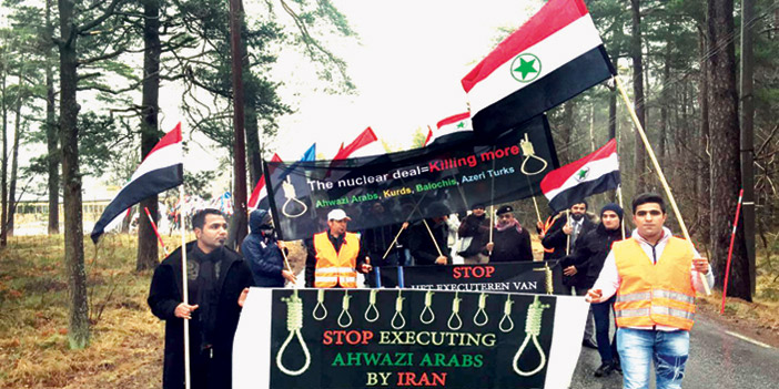  بداية المظاهرة التي قادتها حركة النضال العربي في السويد أمام السفارة الإيرانية