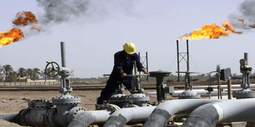 خبراء: تراجع أسعار النفط فرصة للتطور والنمو 