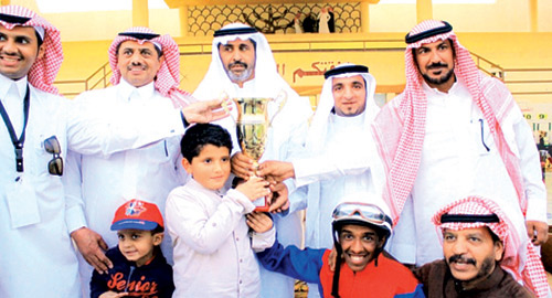  حمد السلمان يتسلم كأس دعم الأمير سلطان بن محمد الخامس