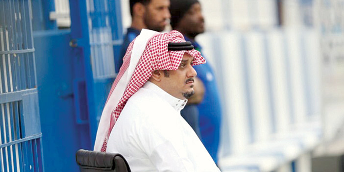  رئيس الهلال يتابع مباراة الناشئين مع الشباب ويحيي اللاعبين على مجهودهم