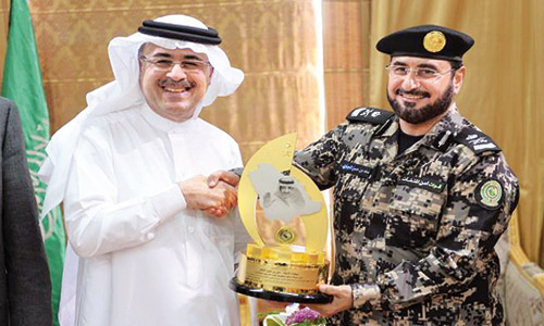  اللواء الجباري يكرم أمين الناصر