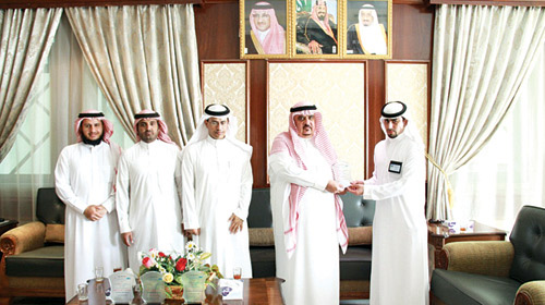  محافظ شقراء يتسلم العضوية الشرفية لـ(جستر)