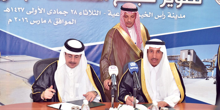  الأمير سعود بن ثنيان والناصر يوقعان الاتفاقية