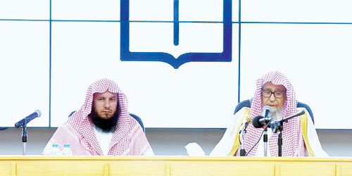  الشيخ الفوزان يتحدث لطلاب دار الحديث