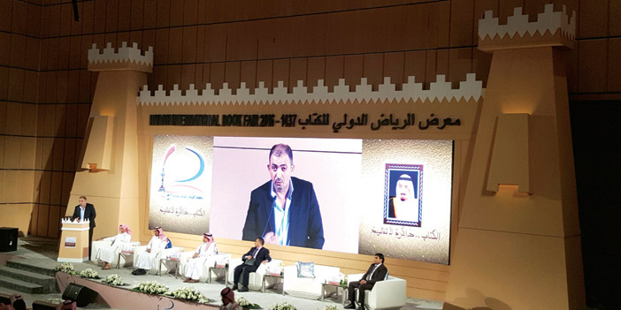  جانب من أمسية ليلة الشعر ضمن البرنامج (الثقافي) المصاحب للمعرض