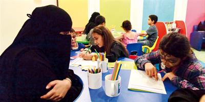 مكتبة الملك عبدالعزيز تحفز الأطفال بمعرض الكتاب على التأليف 