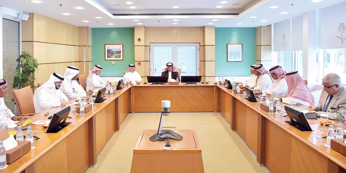  سلطان بن سلمان خلال اجتماعه بمدراء مراكز الجمعية