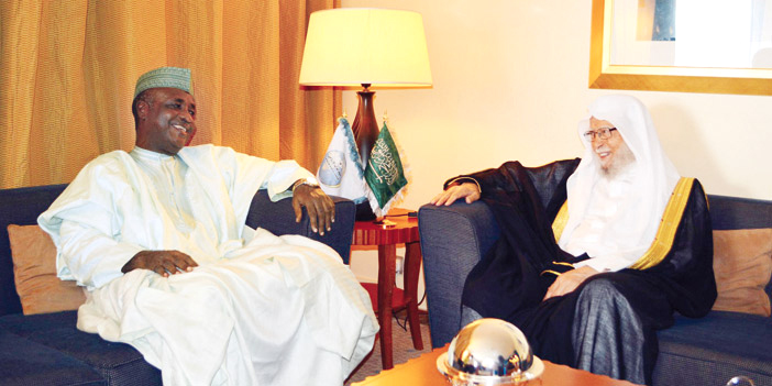  د. التركي خلال لقائه علي واماكو