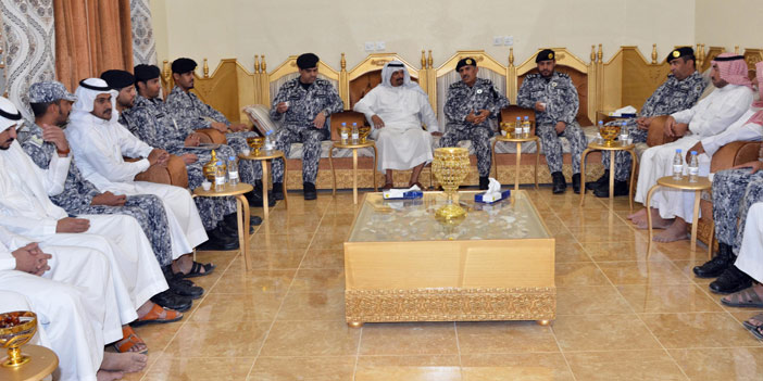  اللواء الخليوي ينقل تعازي الأمير محمد بن نايف لأسرة الطالب