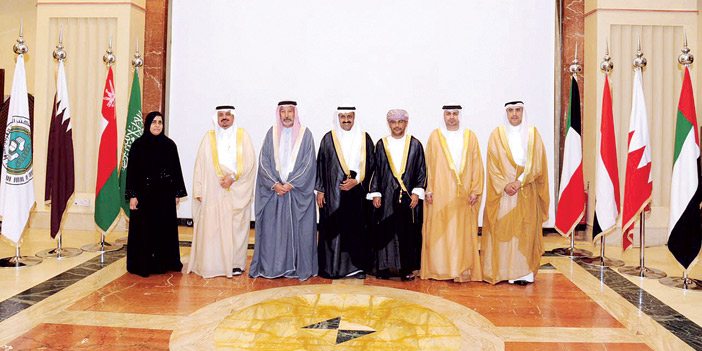  أعضاء المكتب في صورة جماعية