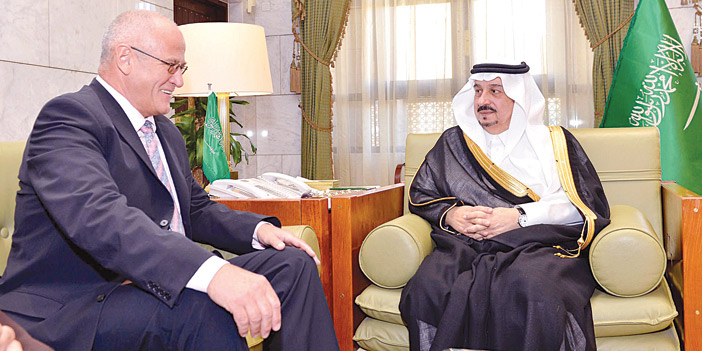  أمير منطقة الرياض يستقبل السفير التشيكي لدى المملكة