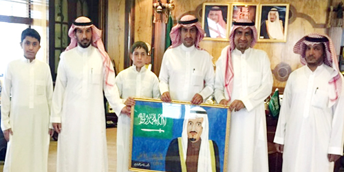  الطريقي يتسلم اللوحة