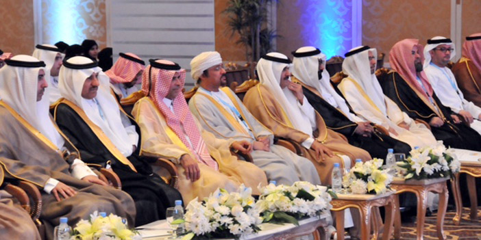  عدد من المسؤولين الخليجيين خلال حضورهم الندوة في الرياض أمس