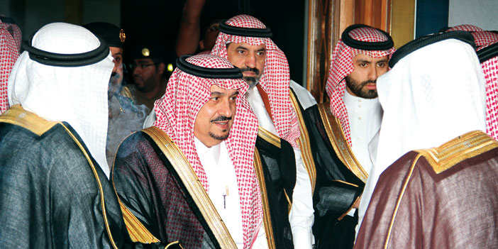 الأمير فيصل بن بندر لحظة وصوله إلى مكان الحفل