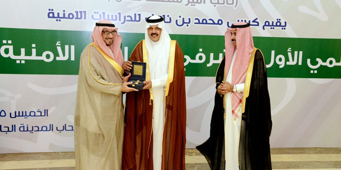  الأمير عبدالعزيز بن سعد مكرماً الزميل العُمري