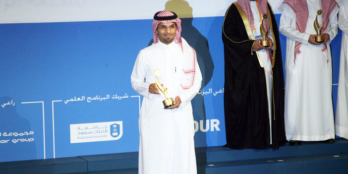  استلام جائزة التميز السياحي لعام 2015 عن فئة تأجير السيارات