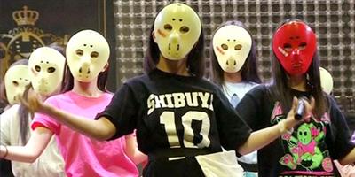 «الفتيات المقنّعات» في اليابان يسعين للشهرة من وراء التخفي 