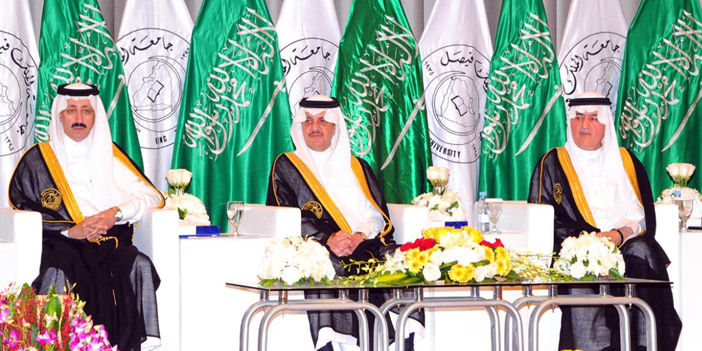  الأمير سعود بن نايف لدى رعايته حفل التخرج