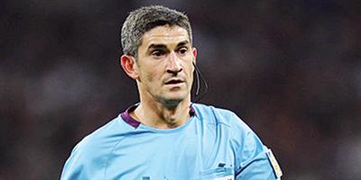 الإسباني «مانيلكو» يقود ديربي جدة 