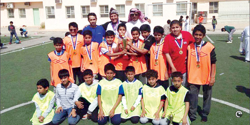  الطلاب أثناء دوري (وطني الغالي)