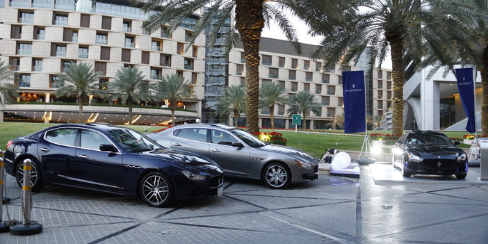  سيارات مازيراتي أمام فندق الفيصلية