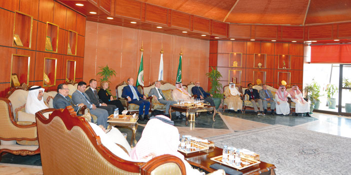  السفير الألماني خلال زيارته جامعة نايف العربية