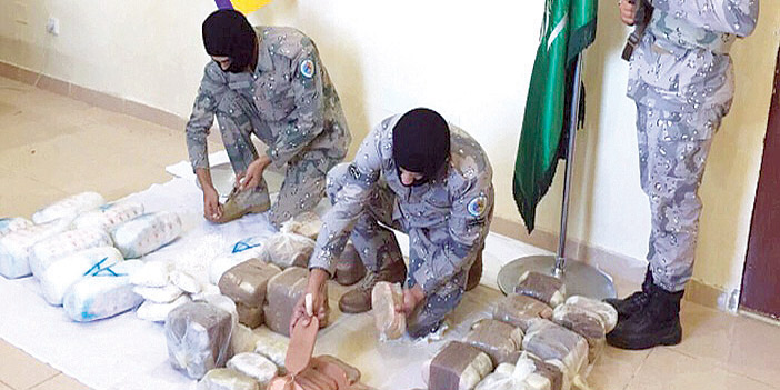  رجال حرس الحدود أثناء ضبط المخدرات