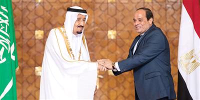 الرئيس المصري يقلِّد المليك أرفع وسام مصري على الإطلاق 