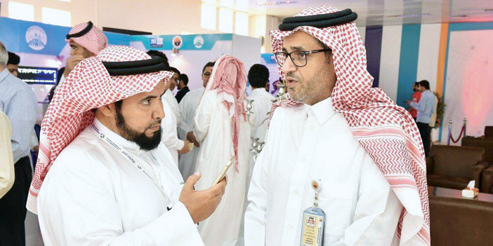  د. عسيري يتحدث لمندول (الجزيرة)