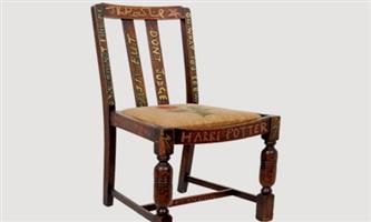 بيع كرسي لكاتبة هاري بوتر بـ(400) ألف دولار 