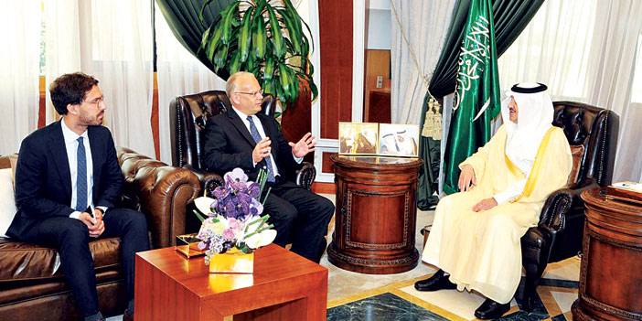  الأمير سعود بن نايف خلال استقبال السفير السويدي